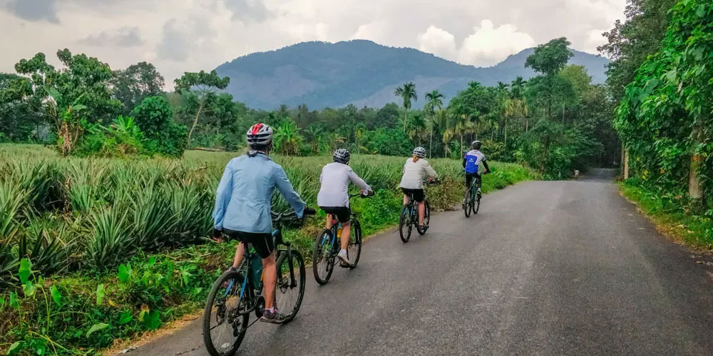 Bicycle-Tour-in-Koraput-Ride-Through-Hills,-Culture,-and-Nature