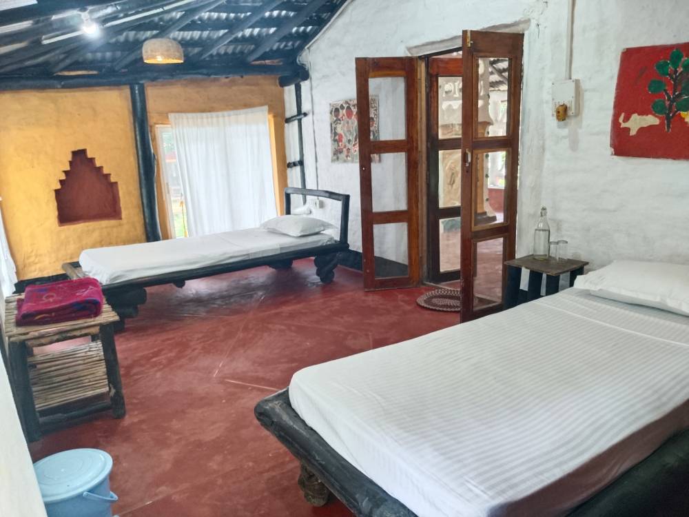 Standard-Mud-Cottage-Twin-Bed-1