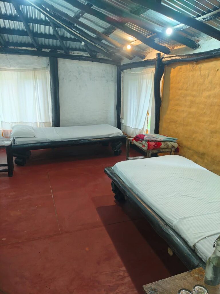 Standard-Mud-Cottage-Twin-Bed-2