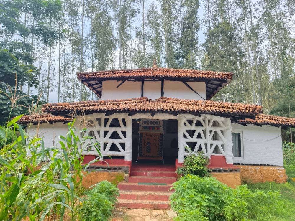 Standard-Mud-Cottage-Twin-Bed-8